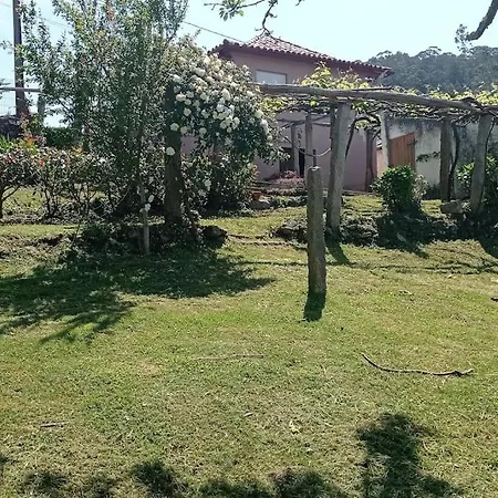 Сasa de vacaciones A Barraca. Casa Con Jardín Y Vistas A La Ría Bueu