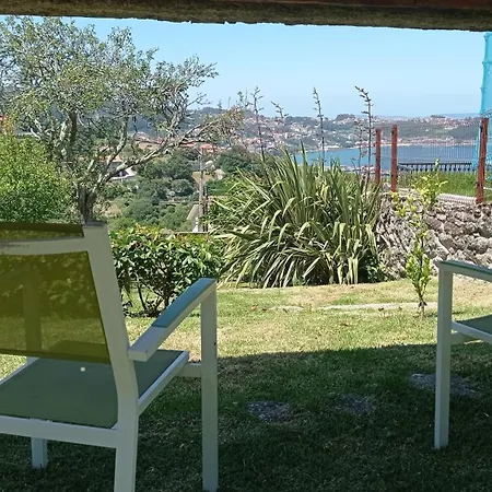 Casa de Férias A Barraca. Casa Con Jardin Y Vistas A La Ria Bueu