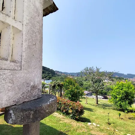 Сasa de vacaciones A Barraca. Casa Con Jardín Y Vistas A La Ría Bueu