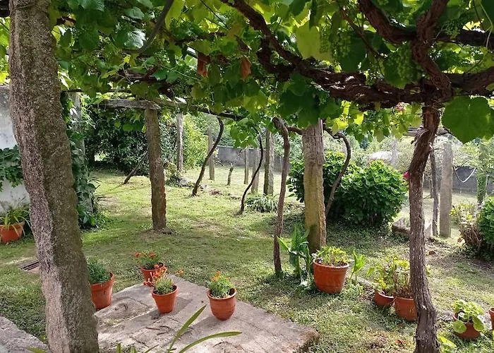 Hébergement de vacances A Barraca. Casa Con Jardin Y Vistas A La Ria Bueu